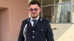 Doi polițiști aflați în timpul liber au intervenit prompt pentru protejarea unei femei