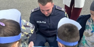 Lecții de siguranță de la polițiști pentru cei mai mici participanți la trafic