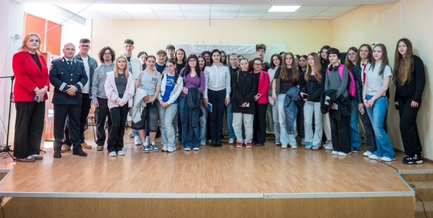 Profesia de polițist, promovată în rândul liceenilor de la Colegiul „Mihai Eminescu”