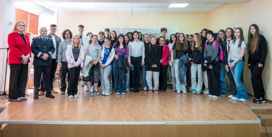 Profesia de polițist, promovată în rândul liceenilor de la Colegiul „Mihai Eminescu”