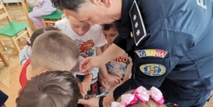 Copii răsplătiți cu insigne de „Polițiști juniori” la Tăuții Măgherăuș