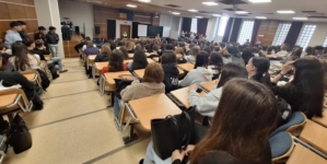 Peste 200 de elevi, la o întâlnire cu polițiștii, în Baia Mare, pe tema traficului de persoane