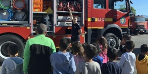 O zi printre salvatori: preșcolarii de la Centrul Comunitar Multifuncțional au avut parte de activități educative alături de pompieri