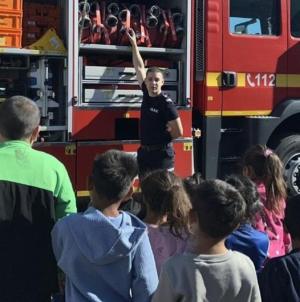 O zi printre salvatori: preșcolarii de la Centrul Comunitar Multifuncțional au avut parte de activități educative alături de pompieri