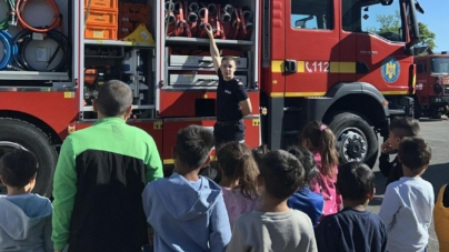O zi printre salvatori: preșcolarii de la Centrul Comunitar Multifuncțional au avut parte de activități educative alături de pompieri