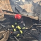Incendiu la Sarasău – o casă, o hală de dezmembrări auto și mașini, cuprinse de flăcări