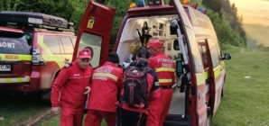 Intervenție a salvamontiștilor în sprijinul unei femei accidentate