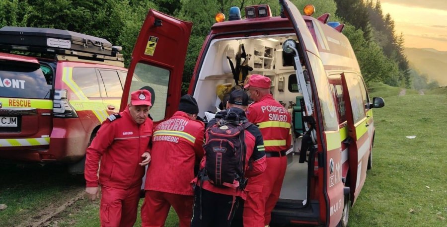Intervenție a salvamontiștilor în sprijinul unei femei accidentate