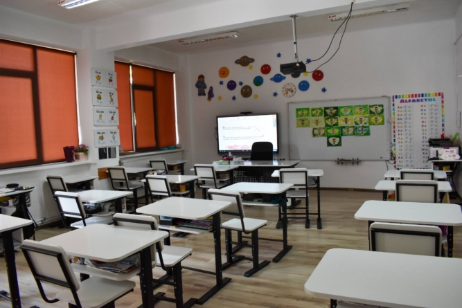 Unitățile de învățământ din Târgu Lăpuș și localitățile vecine, dotate cu mobilier și echipamente digitale moderne