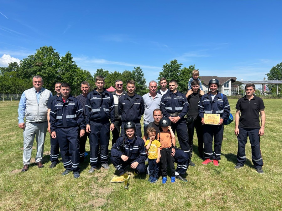 Evoluție impresionantă pentru pompierii voluntari din Fărcașa la etapa zonală a concursurilor profesionale organizate de ISU Maramureș la Ardusat