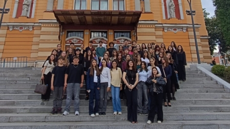 Elevii Colegiului de Arte Baia Mare au descoperit farmecul spectacolelor de operă clasică, la Opera Națională Română din Cluj