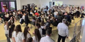 Emoție și culoare la Târgu Lăpuș: expoziția „Copilărie fără teamă” a fost vernisată la Centrul Recreațional