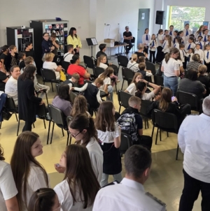 Emoție și culoare la Târgu Lăpuș: expoziția „Copilărie fără teamă” a fost vernisată la Centrul Recreațional