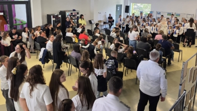 Emoție și culoare la Târgu Lăpuș: expoziția „Copilărie fără teamă” a fost vernisată la Centrul Recreațional