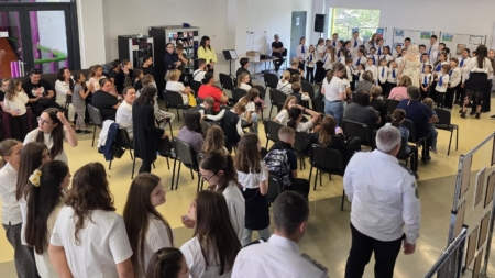 Emoție și culoare la Târgu Lăpuș: expoziția „Copilărie fără teamă” a fost vernisată la Centrul Recreațional