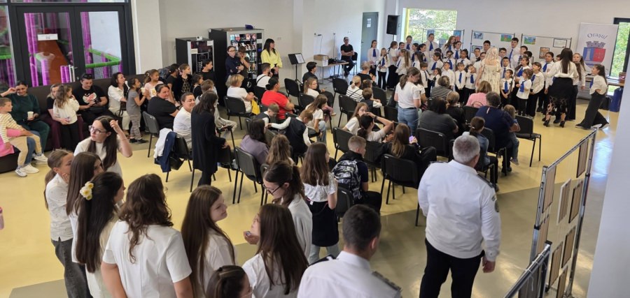 Emoție și culoare la Târgu Lăpuș: expoziția „Copilărie fără teamă” a fost vernisată la Centrul Recreațional