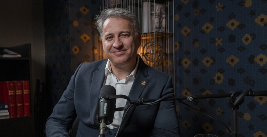 Vlad Mureșan, lector universitar al Facultății de Studii Europene din cadrul Universității Babeș-Bolyai din Cluj-Napoca va susține prelegerea „Sfârșitul istoriei ca dramă teologico-politică” la Facultatea de Litere din Baia Mare