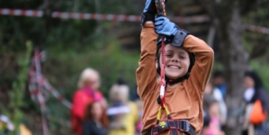 Aventură cu tiroliană și obstacole pentru copii la Muzeul Satului Baia Mare