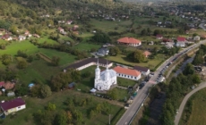 În această duminică: PS Iustin va sfinți altarul de vară și sala socială „Sfântul Stelian” din Prohia Făurești