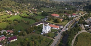 În această duminică: PS Iustin va sfinți altarul de vară și sala socială „Sfântul Stelian” din Prohia Făurești