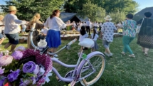 „Cu IA pe bicicletă”: Traseu prin Baia Mare și spectacol folcloric de excepție la Muzeul Satului