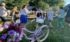 „Cu IA pe bicicletă”: Traseu prin Baia Mare și spectacol folcloric de excepție la Muzeul Satului