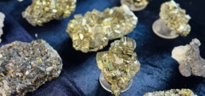 Expoziție de minerale la Sighetu Marmației: Vizitatorii sunt invitați să descopere „comorile ascunse ale Pământului”