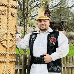 Artistul Ionuț Uivaroși organizează un spectacol aniversar în satul natal; Ce colegi de cântec îi vor fi alături