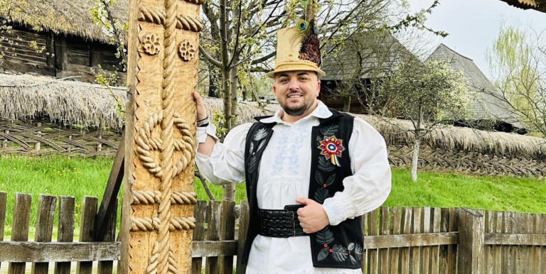 Artistul Ionuț Uivaroși organizează un spectacol aniversar în satul natal; Ce colegi de cântec îi vor fi alături
