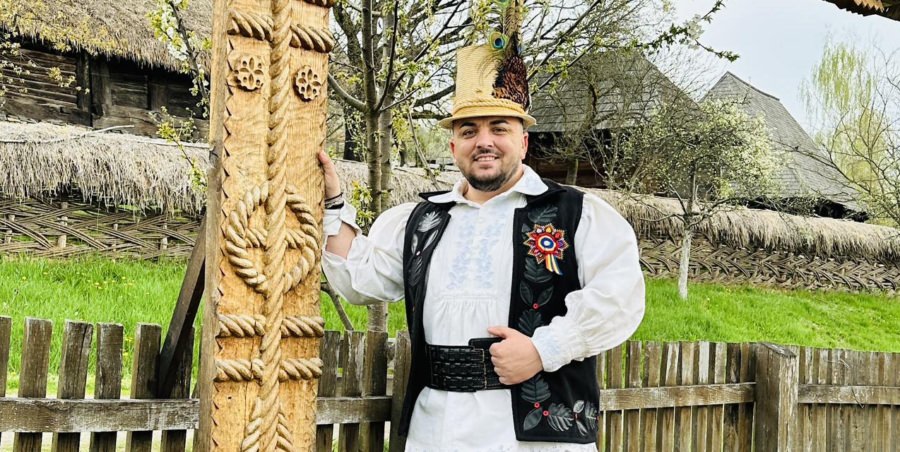 Artistul Ionuț Uivaroși organizează un spectacol aniversar în satul natal; Ce colegi de cântec îi vor fi alături