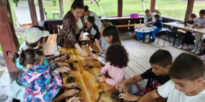 Copiii sunt așteptați la atelierele de vacanță de la Muzeul Satului Baia Mare
