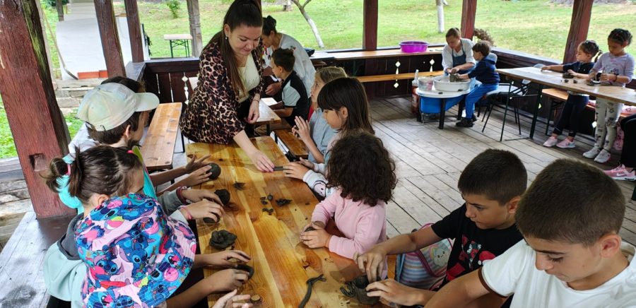 Copiii sunt așteptați la atelierele de vacanță de la Muzeul Satului Baia Mare