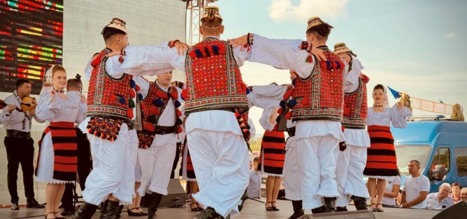 Ansamblul Folcloric Național „Transilvania”, invitat special la Sărbătoarea Sânpetrului de la Rebra