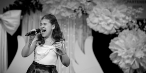 Talent răsplătit cu trofee: Sarah Miklos, performanțe remarcabile pe scenele concursurilor de muzică