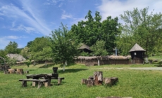 Un artist francez aduce în prim-plan frumusețea satului maramureșean, într-o expoziție de fotografie vernisată la Muzeul Satului Baia Mare