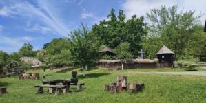 Un artist francez aduce în prim-plan frumusețea satului maramureșean, într-o expoziție de fotografie vernisată la Muzeul Satului Baia Mare