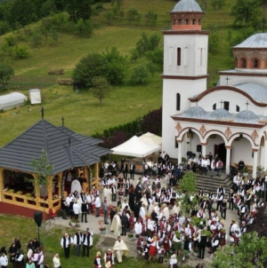 Slujire arhierească la Parohia Valea Muntelui–Bârsana