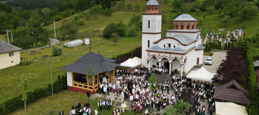 Slujire arhierească la Parohia Valea Muntelui–Bârsana