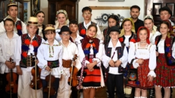 Cântec, emoție și tradiție la examenul clasei mixte de Canto Popular și Vioară de la Școala de Artă „Gheorghe Chivu” Sighetu Marmației