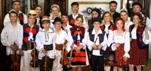 Cântec, emoție și tradiție la examenul clasei mixte de Canto Popular și Vioară de la Școala de Artă „Gheorghe Chivu” Sighetu Marmației