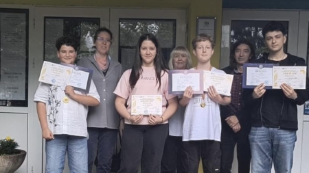 Elevii Colegiului de Arte din Baia Mare, premiați la Concursul Național „Lira de Aur” de la Suceava