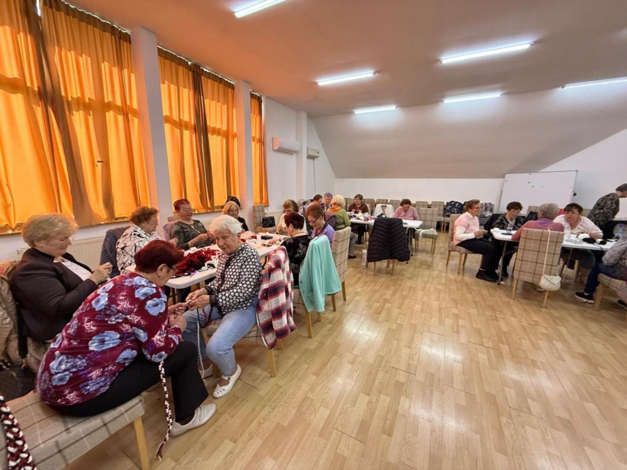 Tradiția prinde viață la Centrul CASPEV: bunicuțele pregătesc ștergarele tradiționale pentru Dansul Socăcițelor