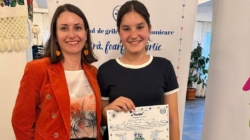 Elevă de la Colegiul „Gheorghe Șincai” Baia Mare, punctaj maxim la etapa națională a Concursului „Piatră, Foarfecă, Hârtie”