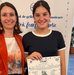 Elevă de la Colegiul „Gheorghe Șincai” Baia Mare, punctaj maxim la etapa națională a Concursului „Piatră, Foarfecă, Hârtie”