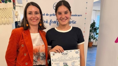 Elevă de la Colegiul „Gheorghe Șincai” Baia Mare, punctaj maxim la etapa națională a Concursului „Piatră, Foarfecă, Hârtie”