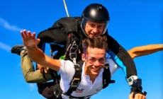 Sesiuni de salt cu parașuta în tandem la Aerodromul Tăuții Măgherăuş, în luna iulie