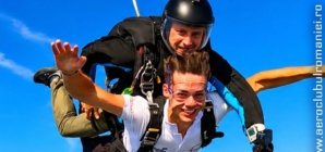 Sesiuni de salt cu parașuta în tandem la Aerodromul Tăuții Măgherăuş, în luna iulie