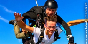 Sesiuni de salt cu parașuta în tandem la Aerodromul Tăuții Măgherăuş, în luna iulie