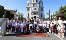 Hram la Tăuții de Sus: Liturghie arhierească, sfințire de icoană și distincții acordate de PS Iustin