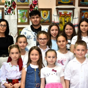 Sub semnul luminii: Clasa de Iconografie a Școlii de Artă Sighetu Marmației a organizat expoziția de sfârșit de an școlar